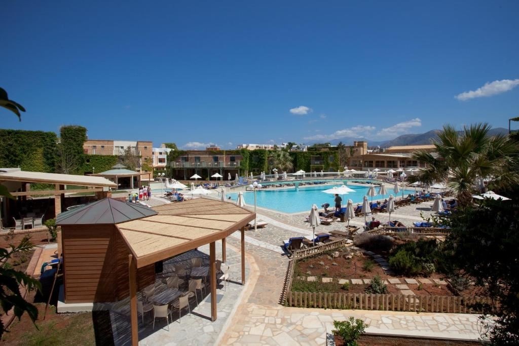 bars-rotonda-pool-bar