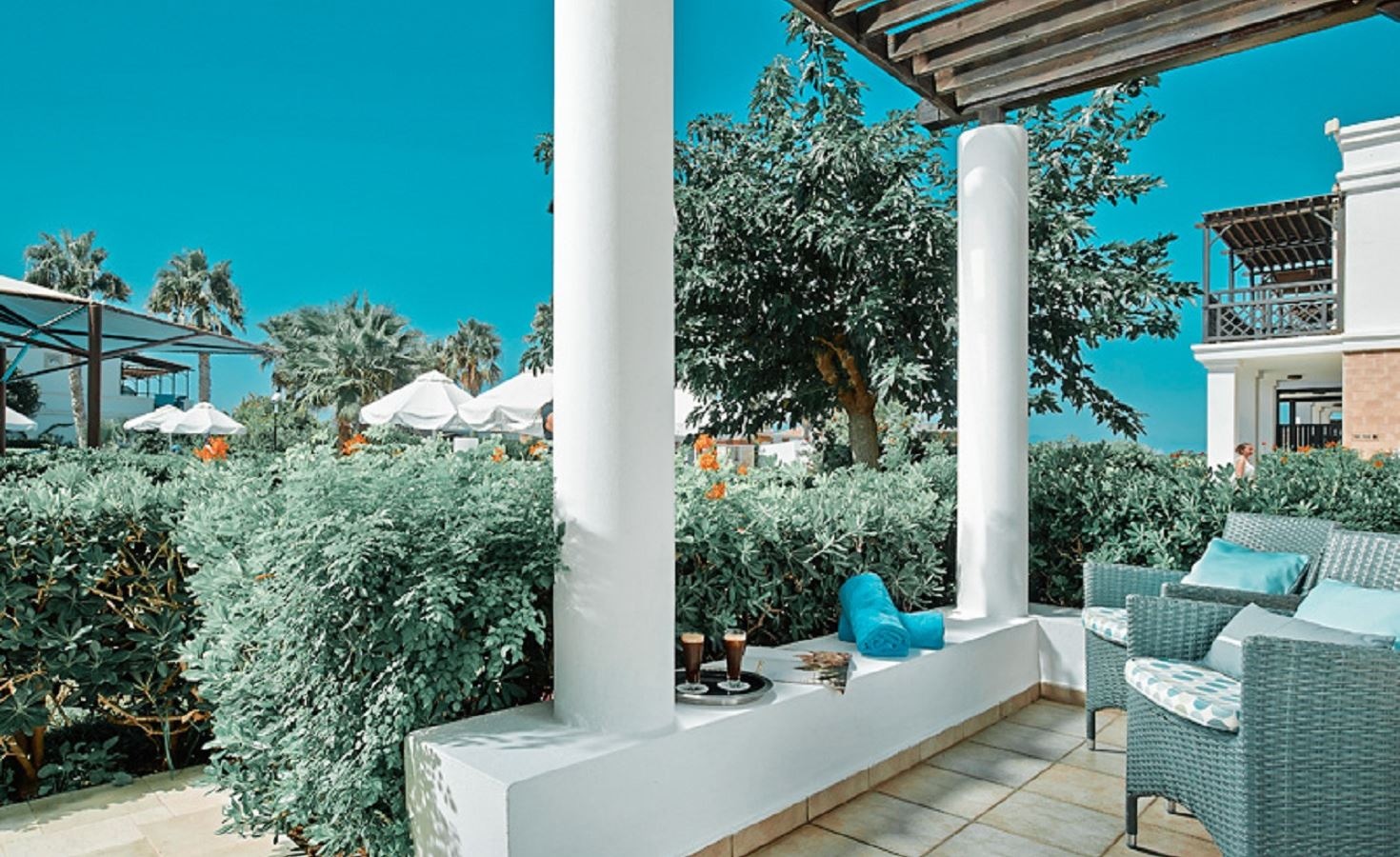 rooms-bungalow-singleuse-balcony-or-terrace