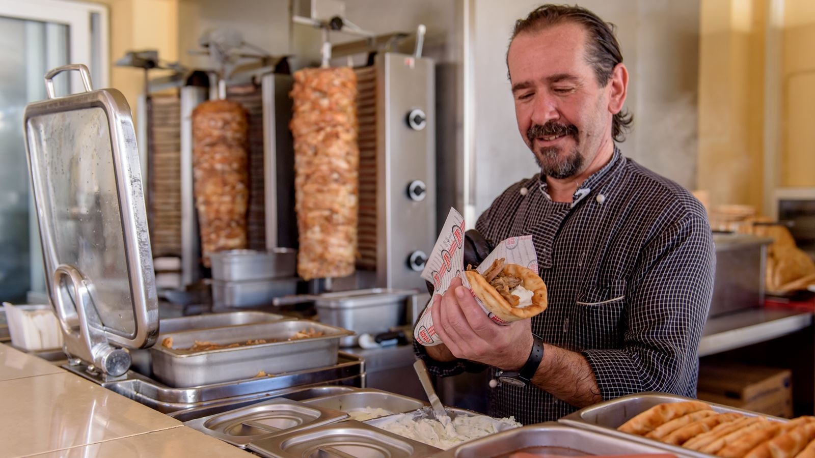 restaurants-artemis-pool-snack