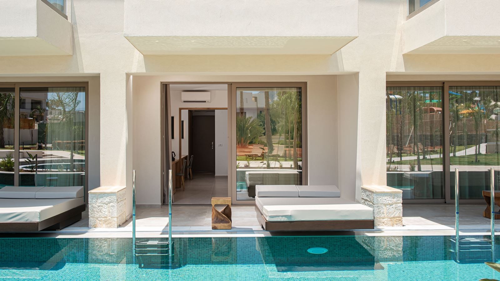 rooms-premium-family-suite-swim-up