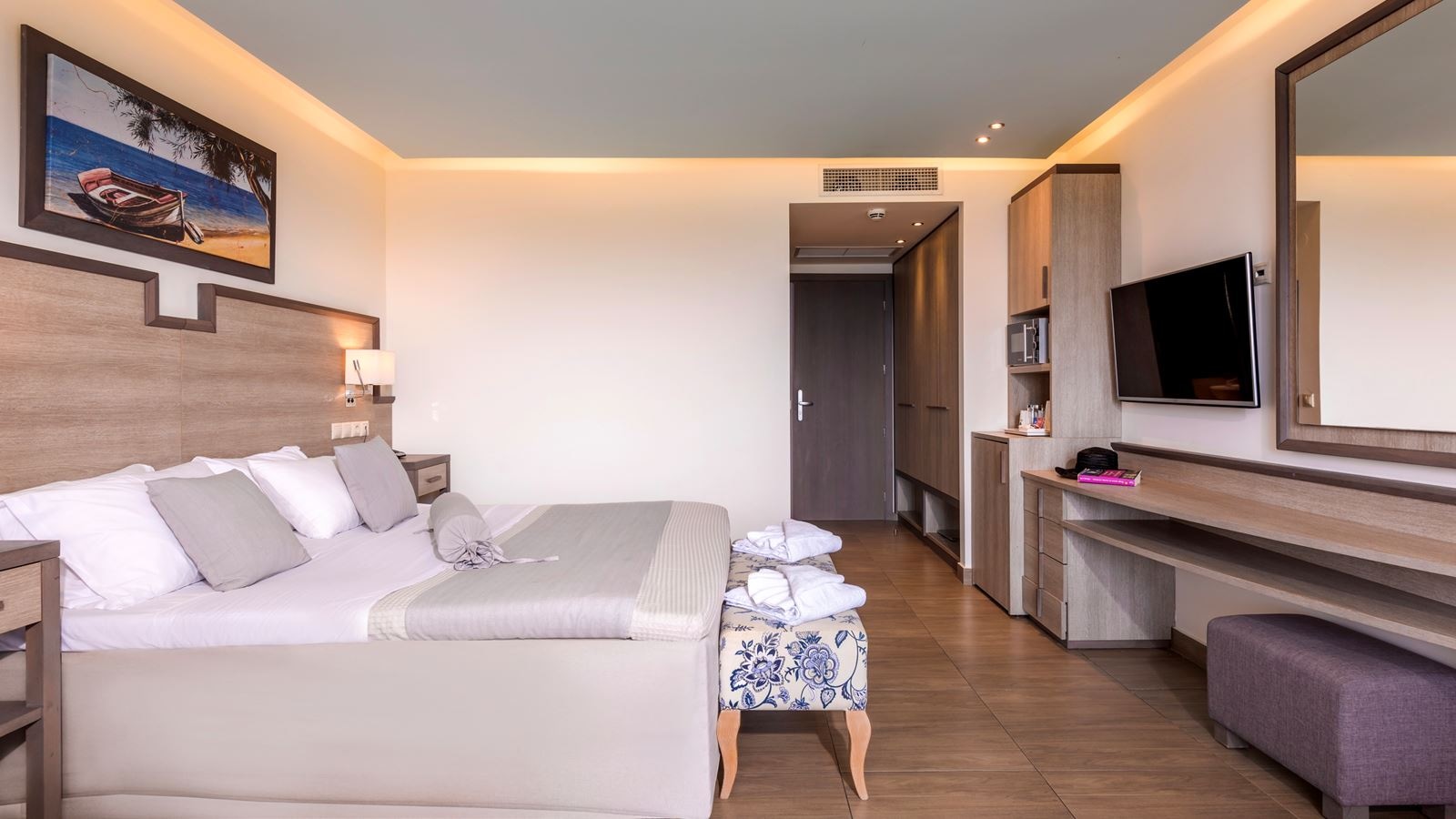 rooms-suite-open-plan-sea-view-balcony-or-terrace