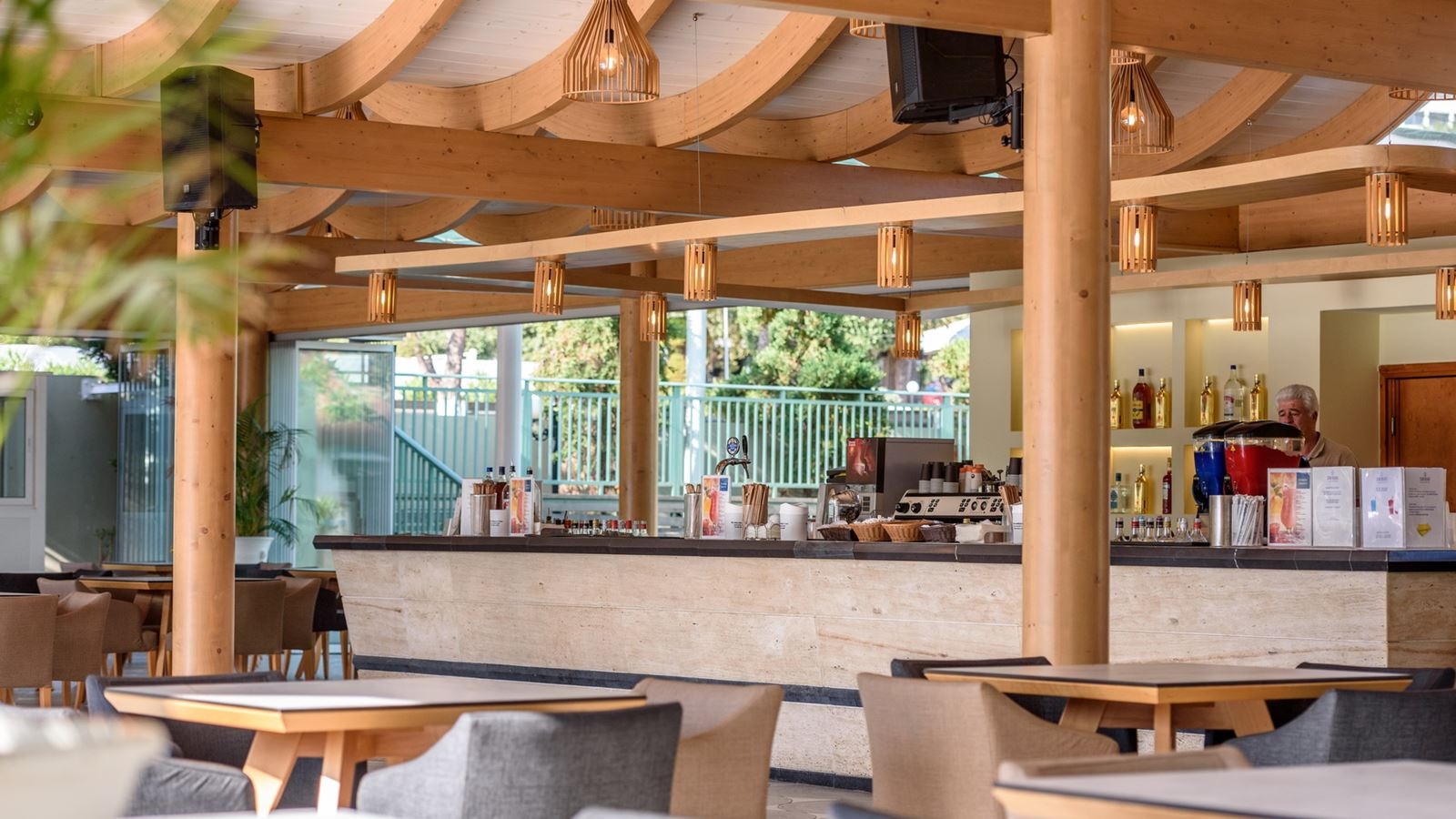 restaurants-dionyssos-snack-pool-bar