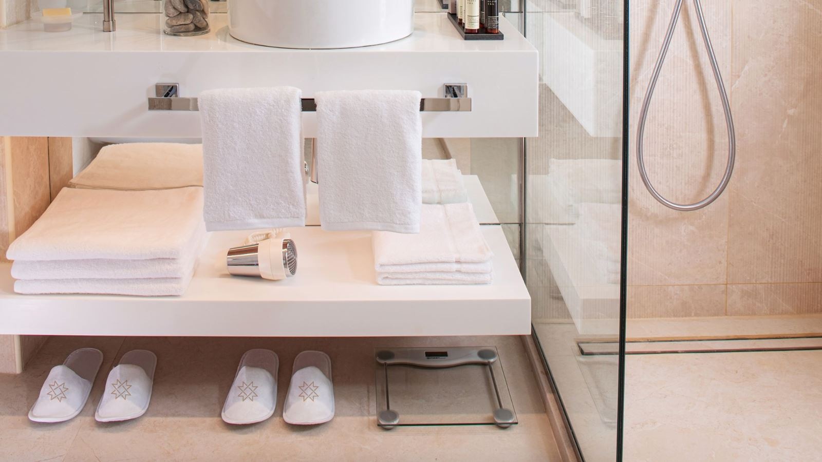 rooms-superior-double-sea-view-sea-front