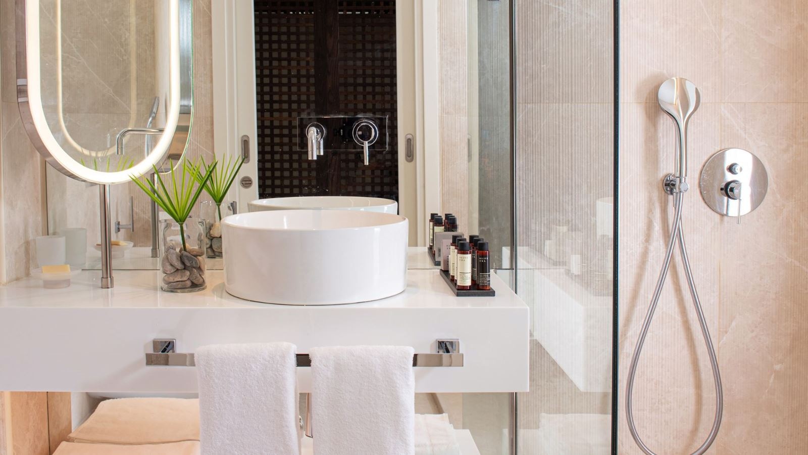 rooms-family-suite-swim-up-sharing-pool