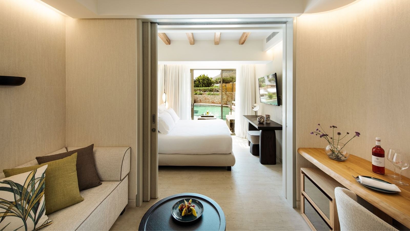 rooms-family-suite-swim-up-sharing-pool