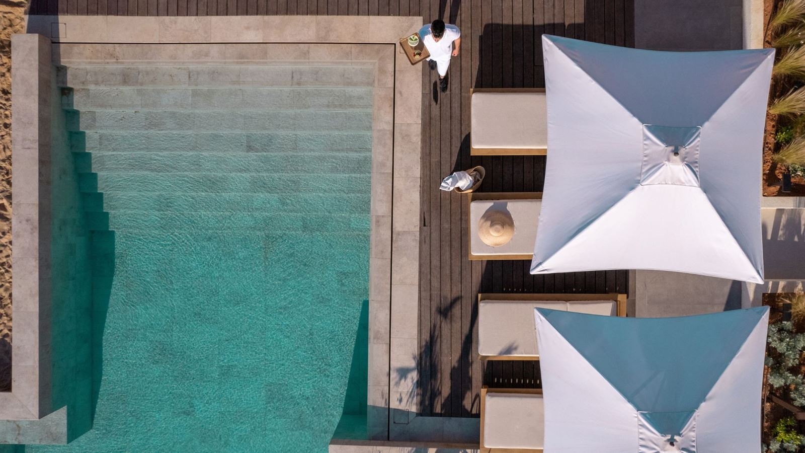 rooms-suite-sea-front-sharing-pool