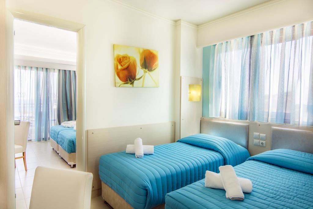 rooms-family-room
