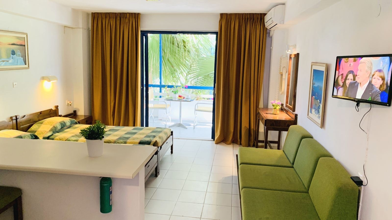 rooms-studio-city-view