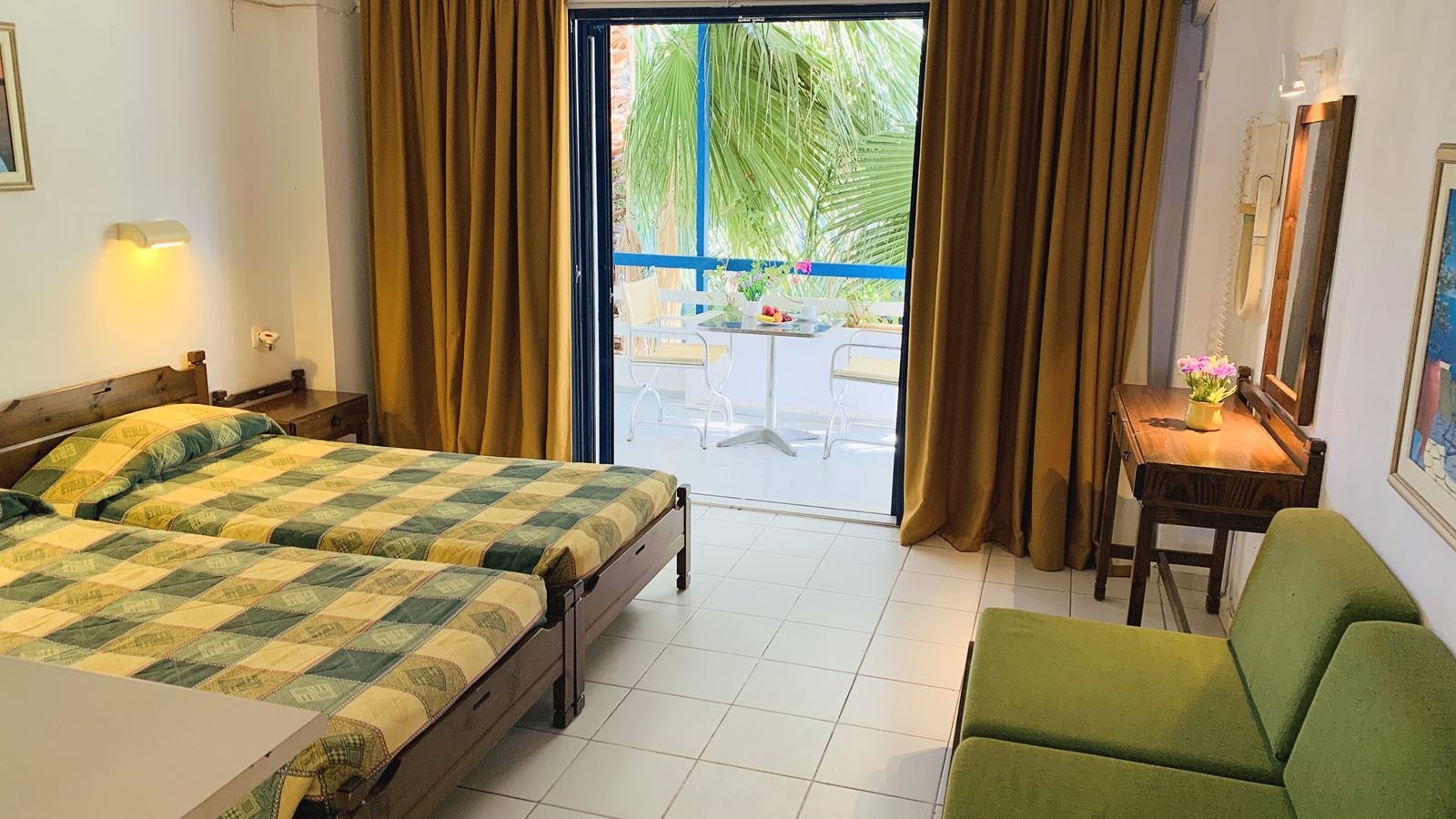 rooms-studio-city-view