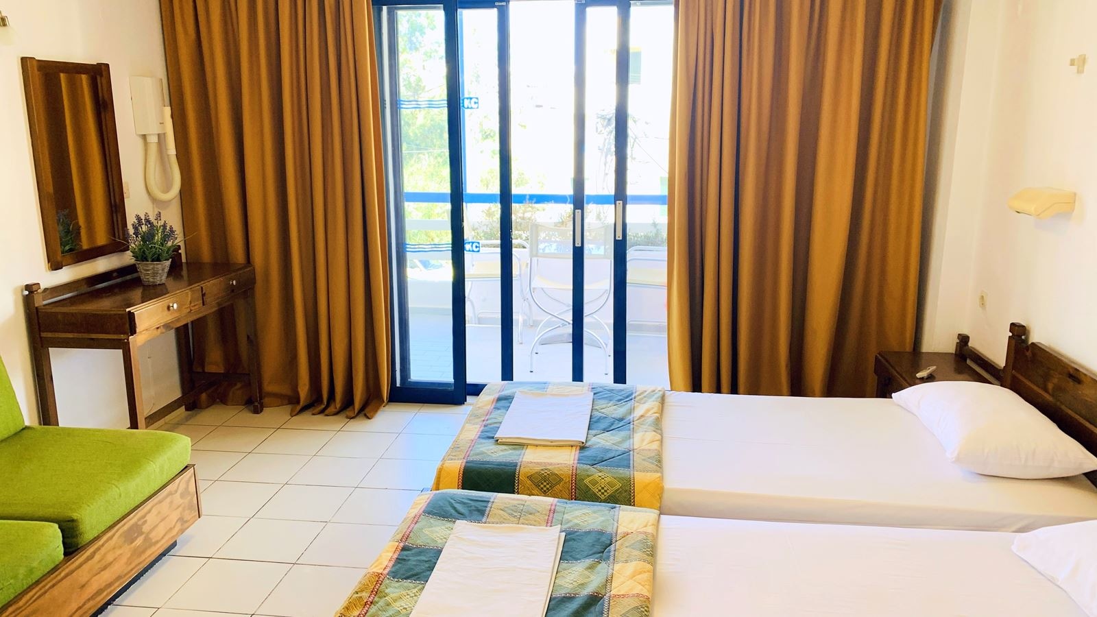 rooms-studio-city-view