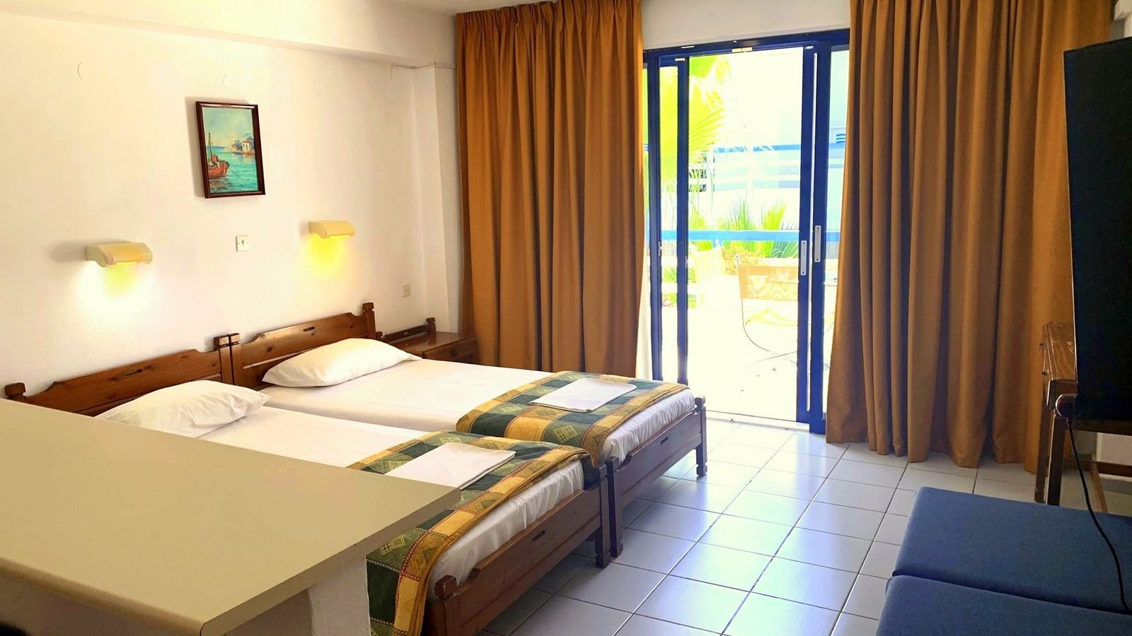 rooms-studio-city-view