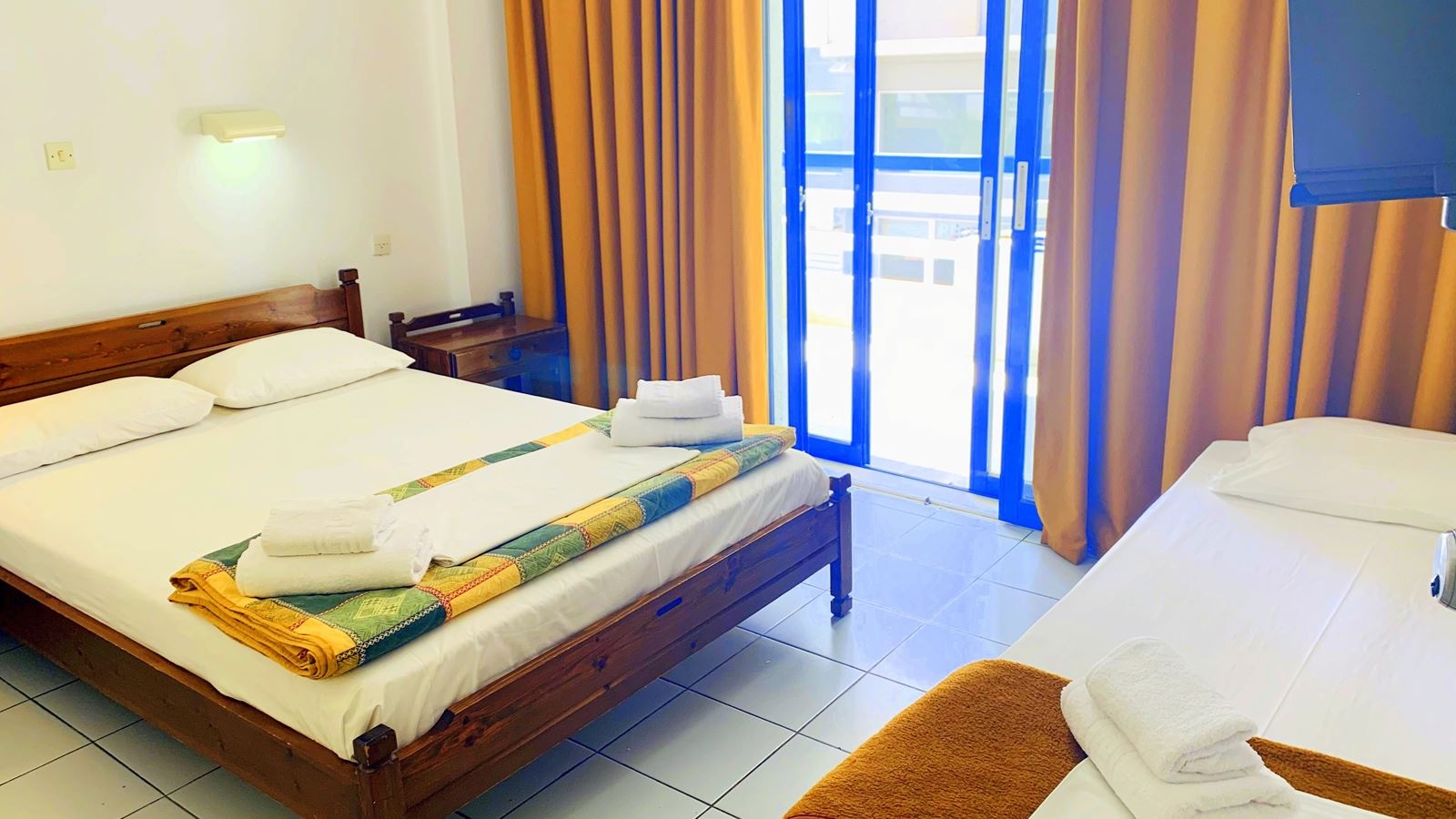 rooms-apartment-city-view