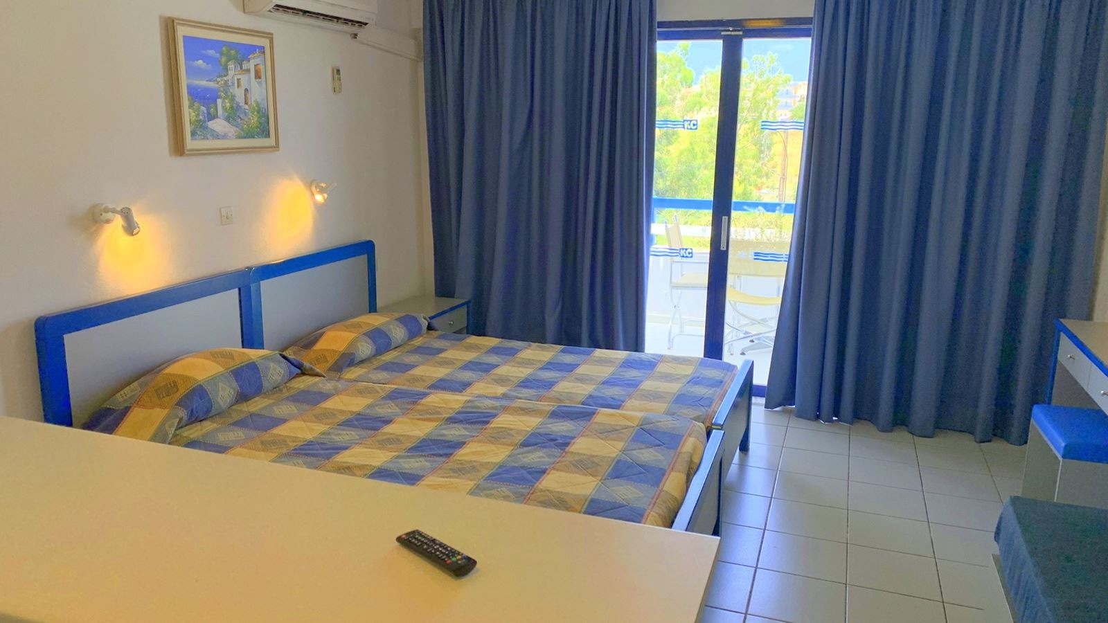 rooms-connected-studios-city-view