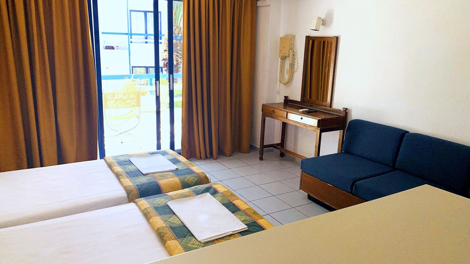 rooms-connected-studios-city-view