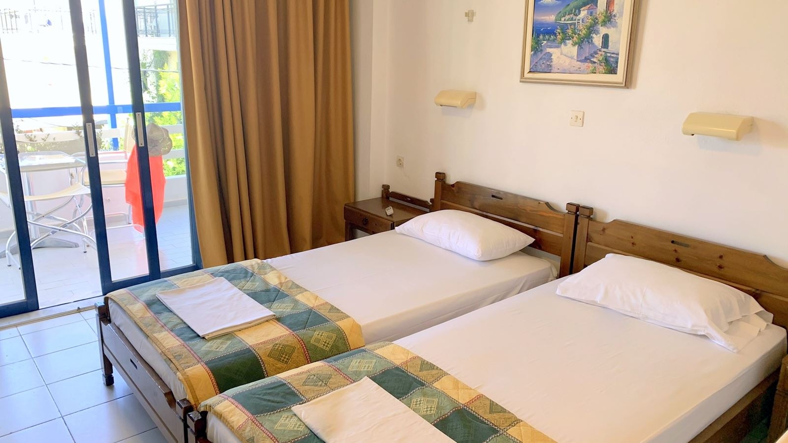 rooms-connected-studios-city-view