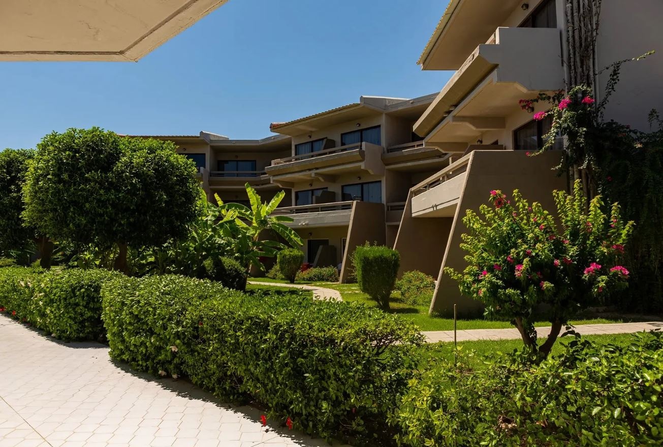 rooms-family-classic-large-wbunked-garden-view-balcony-or-terrace