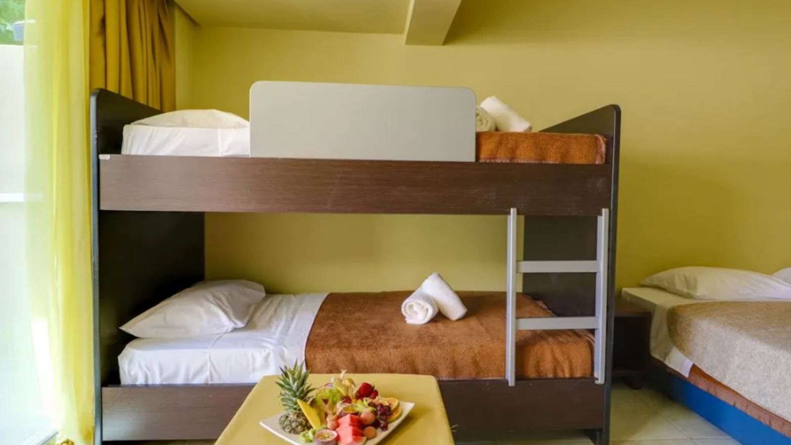 rooms-family-classic-large-wbunked-garden-view-balcony-or-terrace