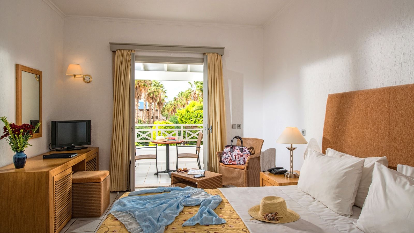 rooms-room-balcony-or-terrace-economy
