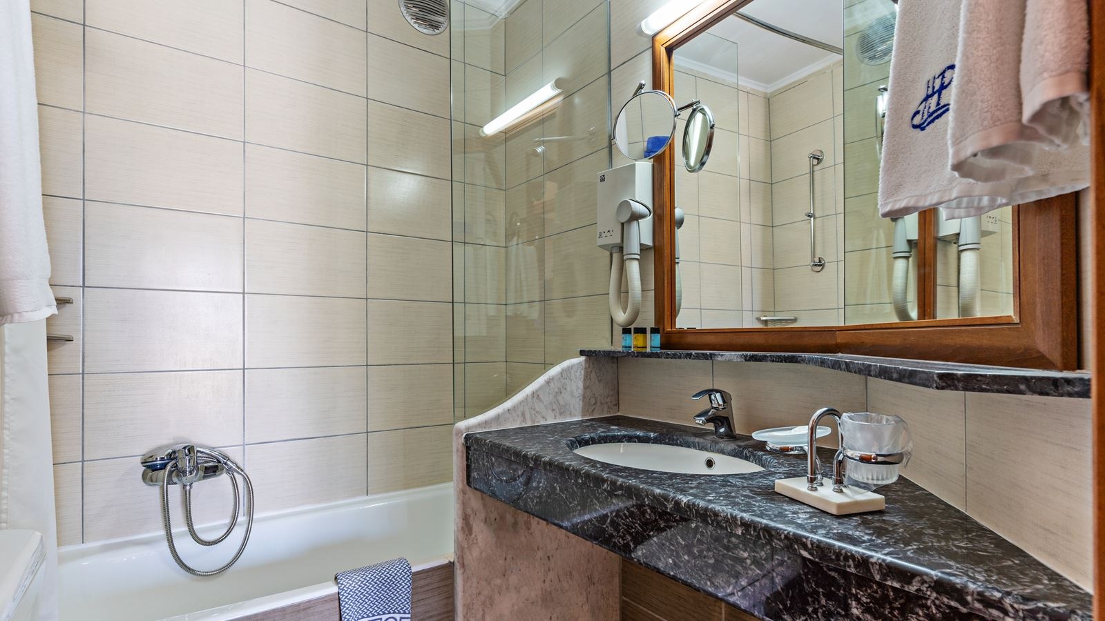 rooms-suite