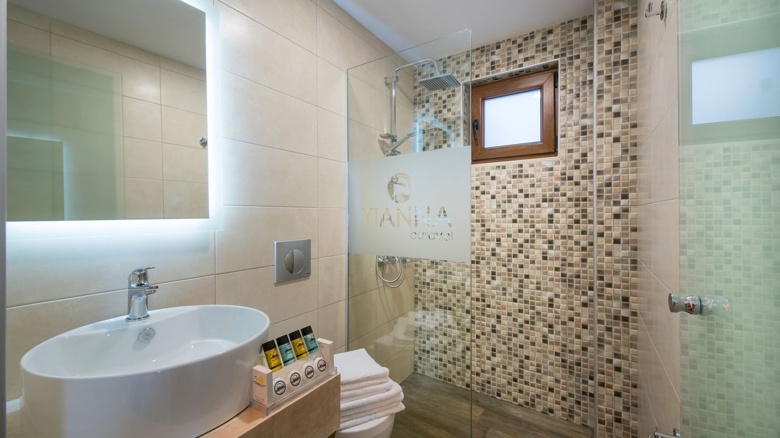 rooms-suite-land-view