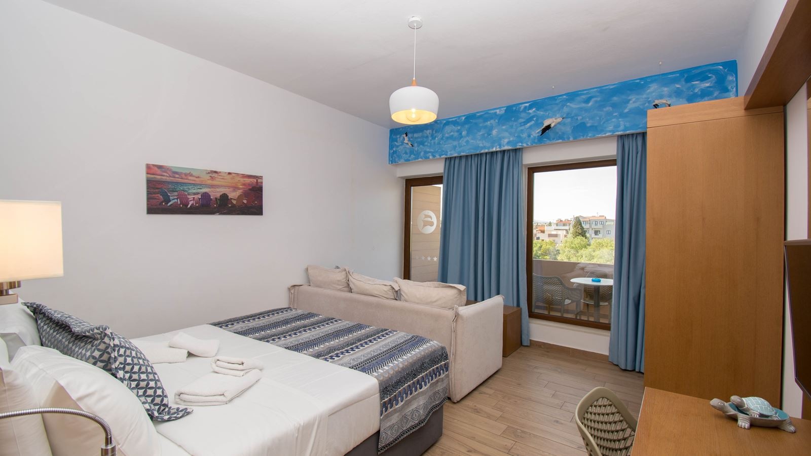 rooms-suite-land-view