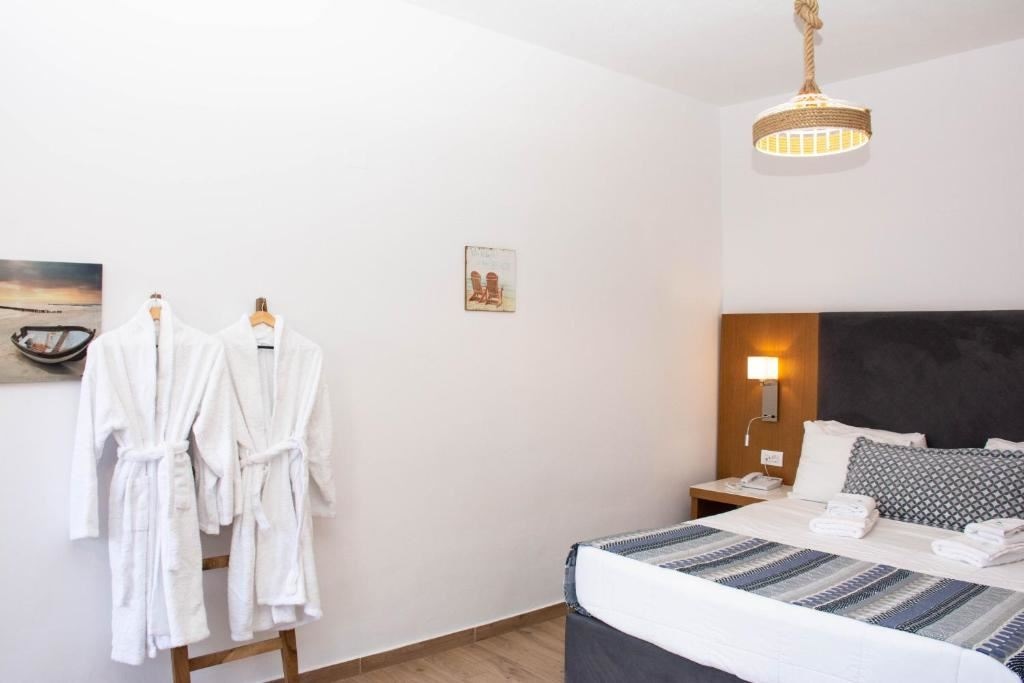 rooms-suite-land-view-with-jacuzzi