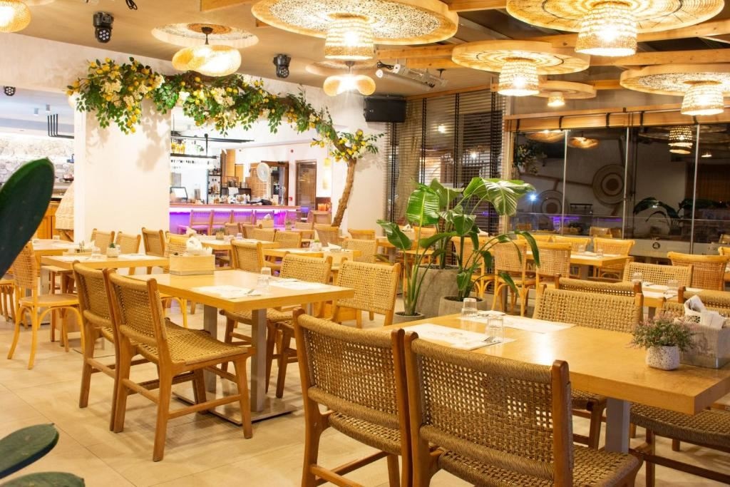 restaurants-restaurants