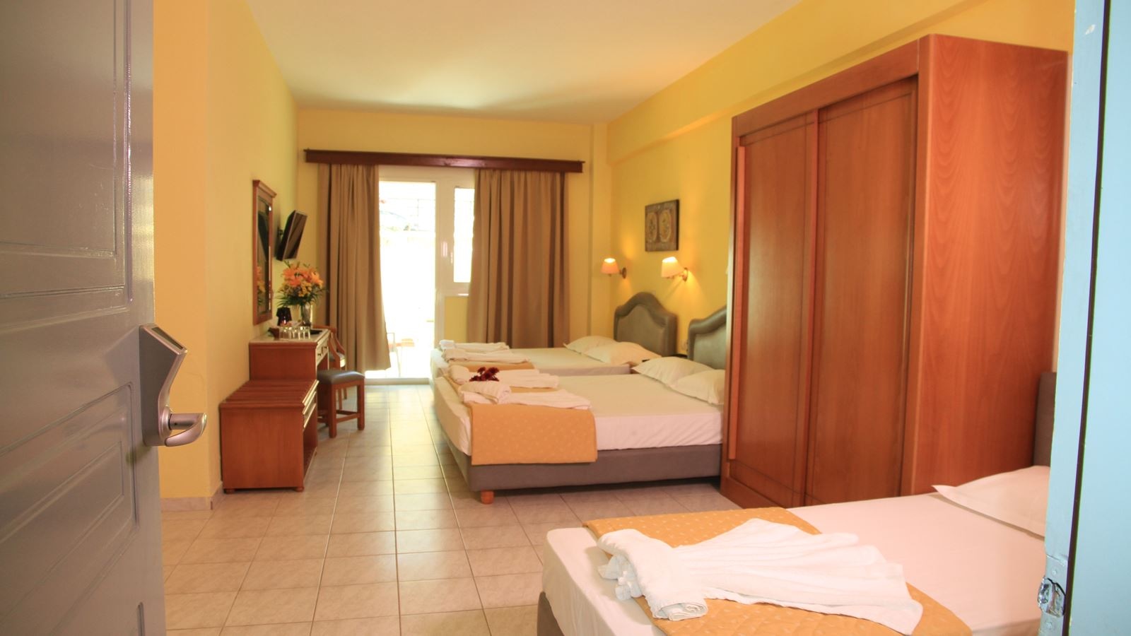 rooms-family-balcony-or-terrace-economy