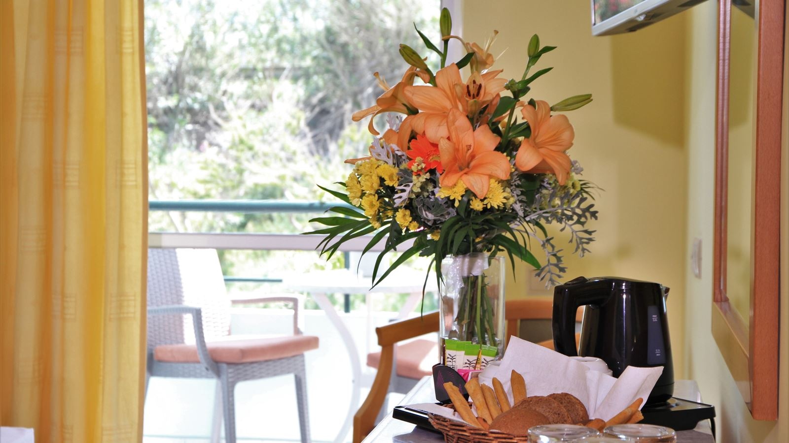 rooms-family-balcony-or-terrace-economy