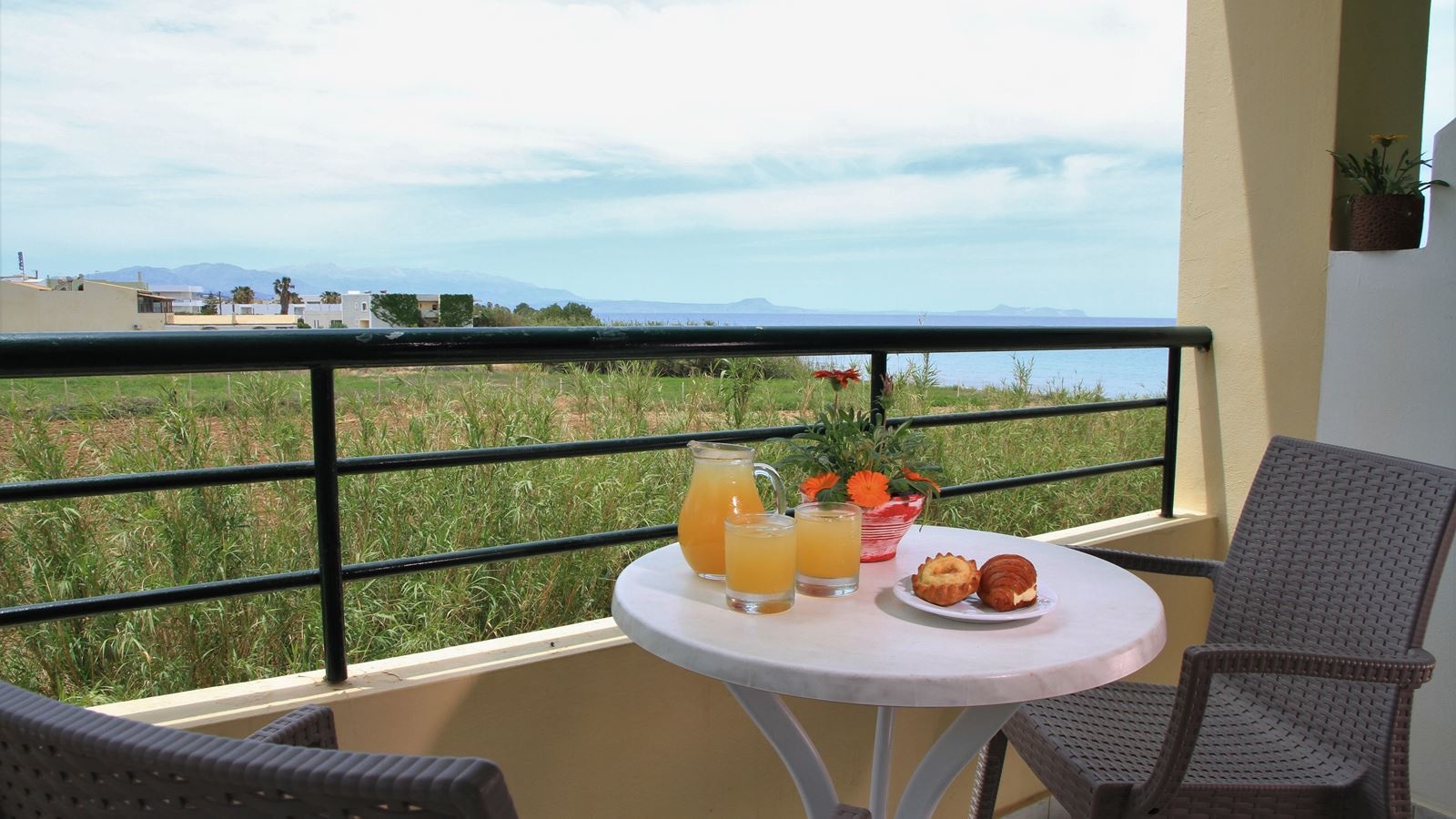 rooms-family-side-sea-view-balcony-or-terrace