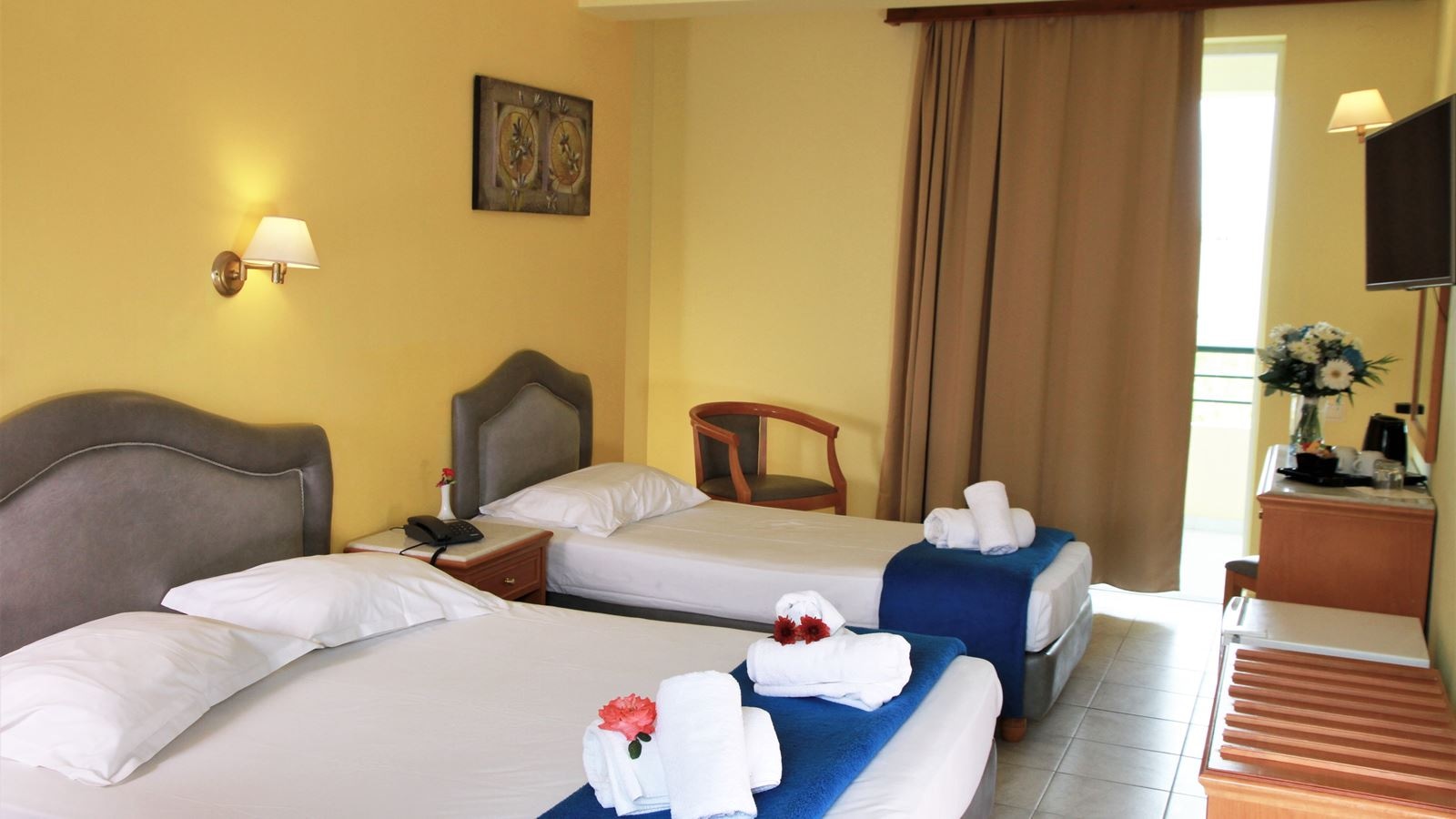 rooms-family-side-sea-view-balcony-or-terrace