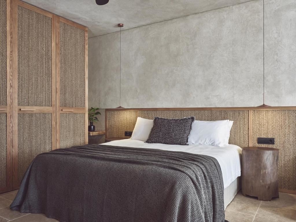 rooms-junior-suite-pool-view