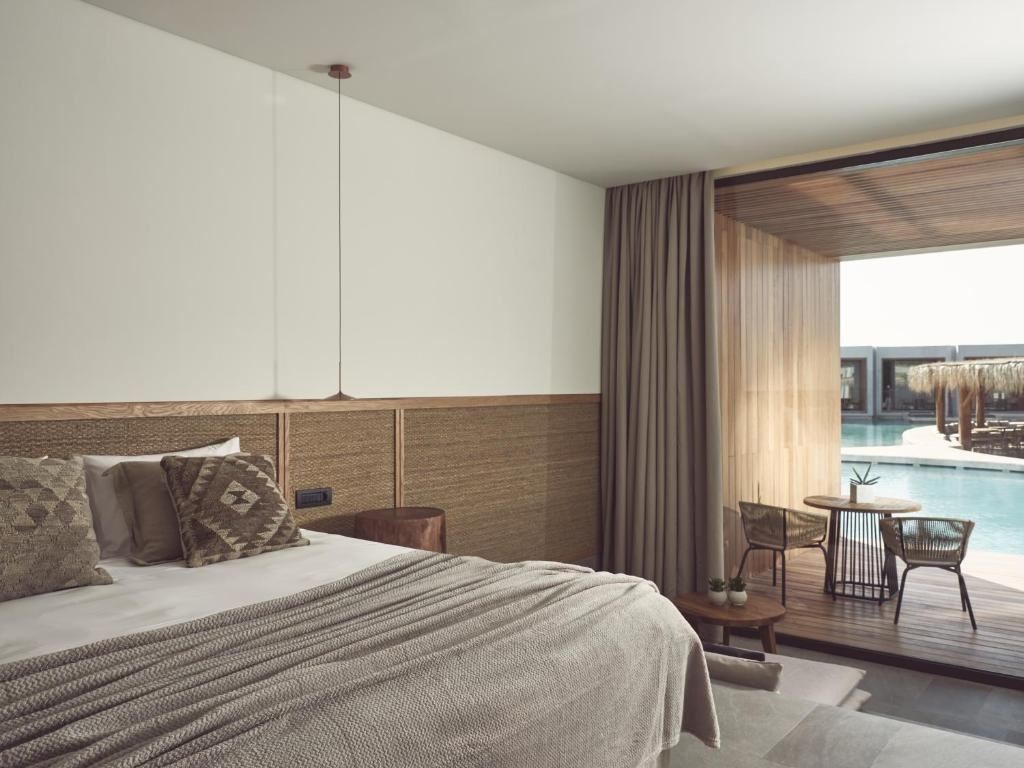 rooms-superior-suite-swim-up-pool-view