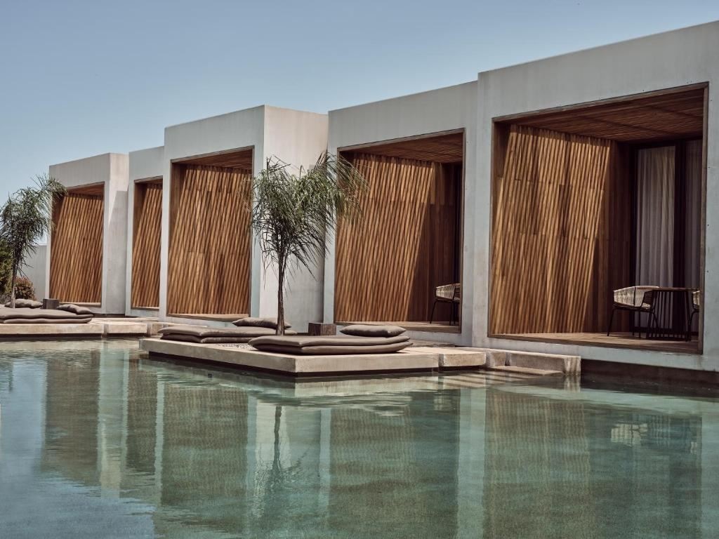 rooms-superior-water-suite-pool-view
