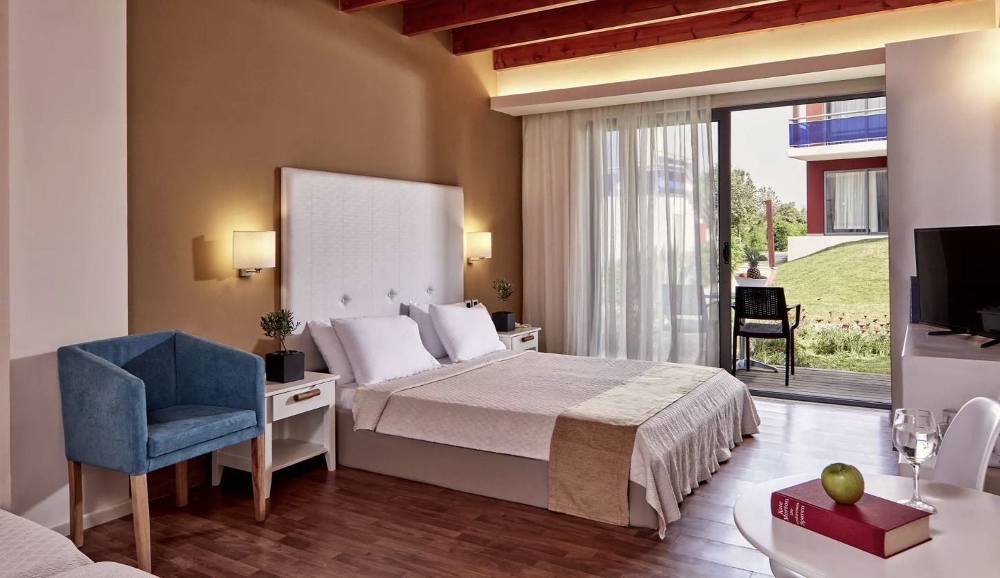 rooms-bungalow-family-openplan-gardenview