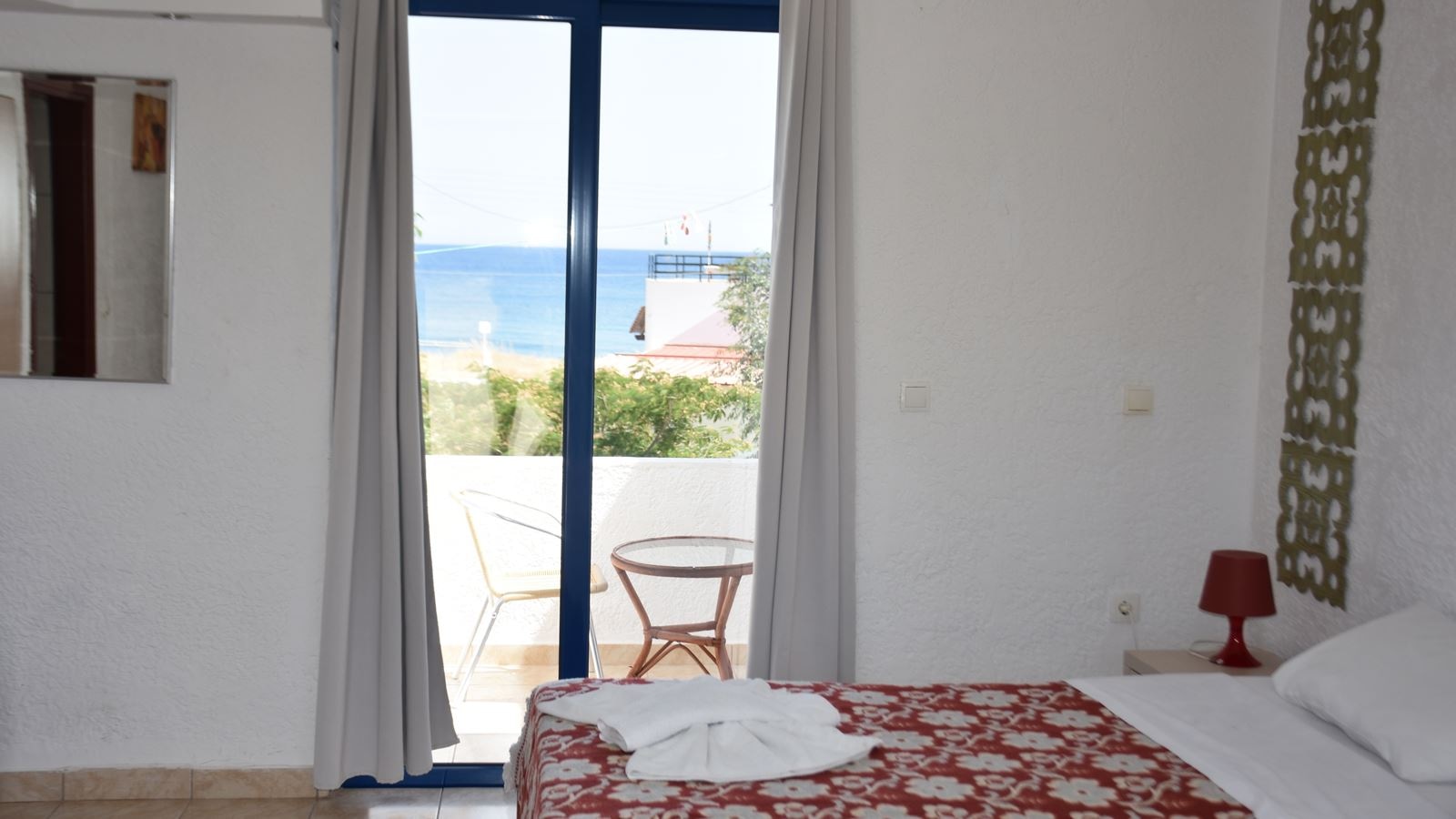 rooms-apartment-1-bedroom-sea-view-balcony