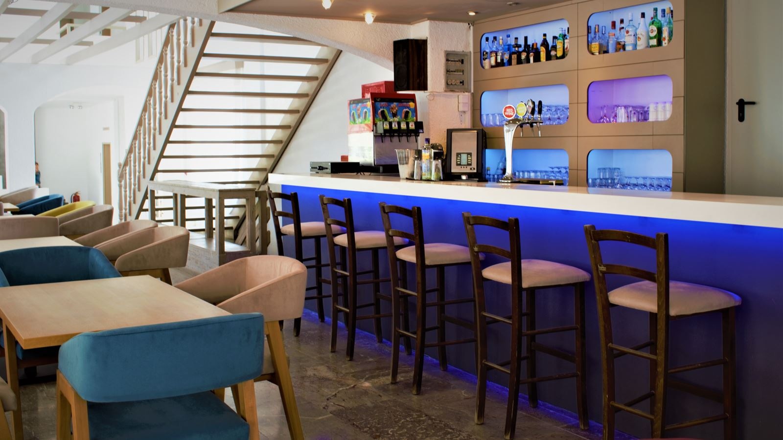 bars-main-bar