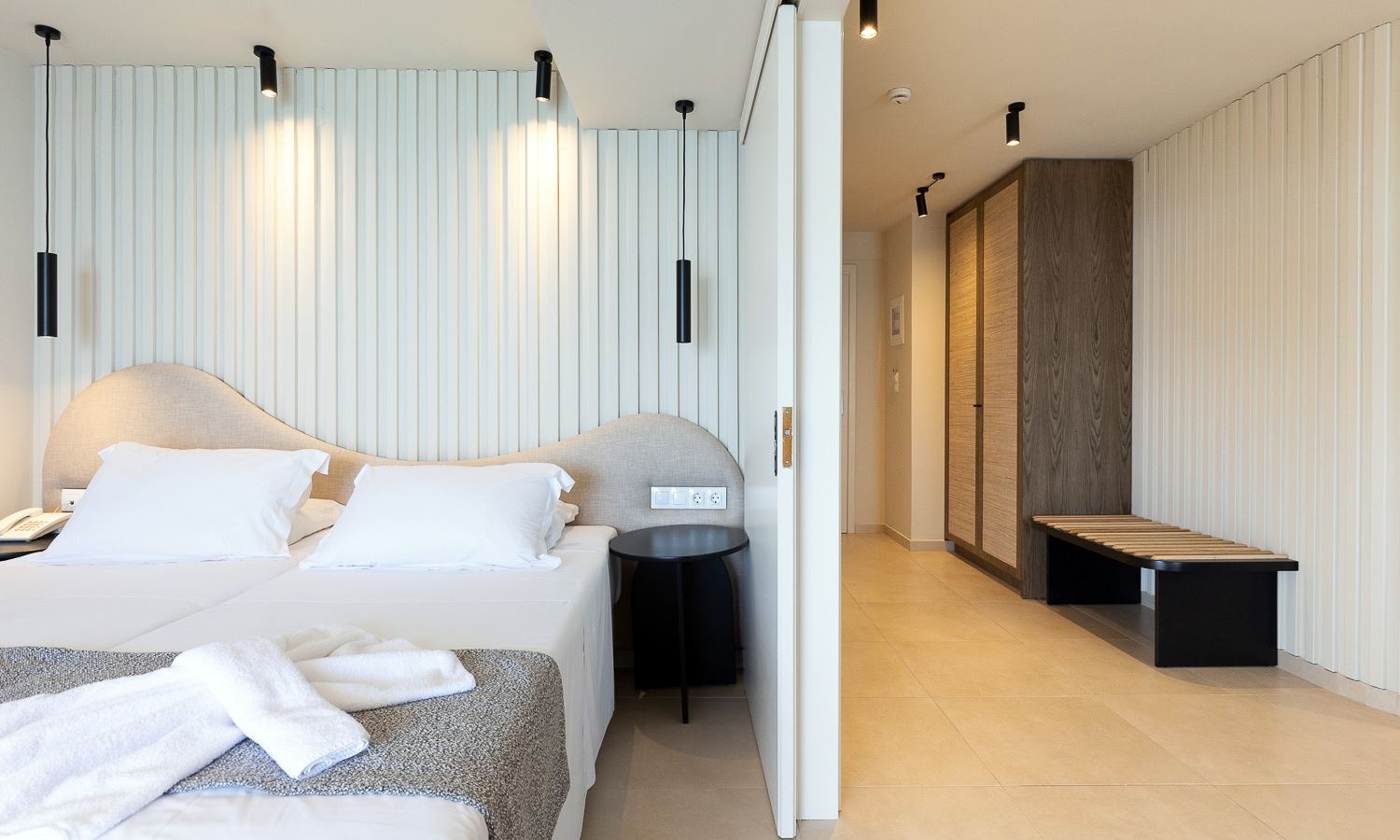 rooms-superior-1-bedroom-suite-seaview-balcony