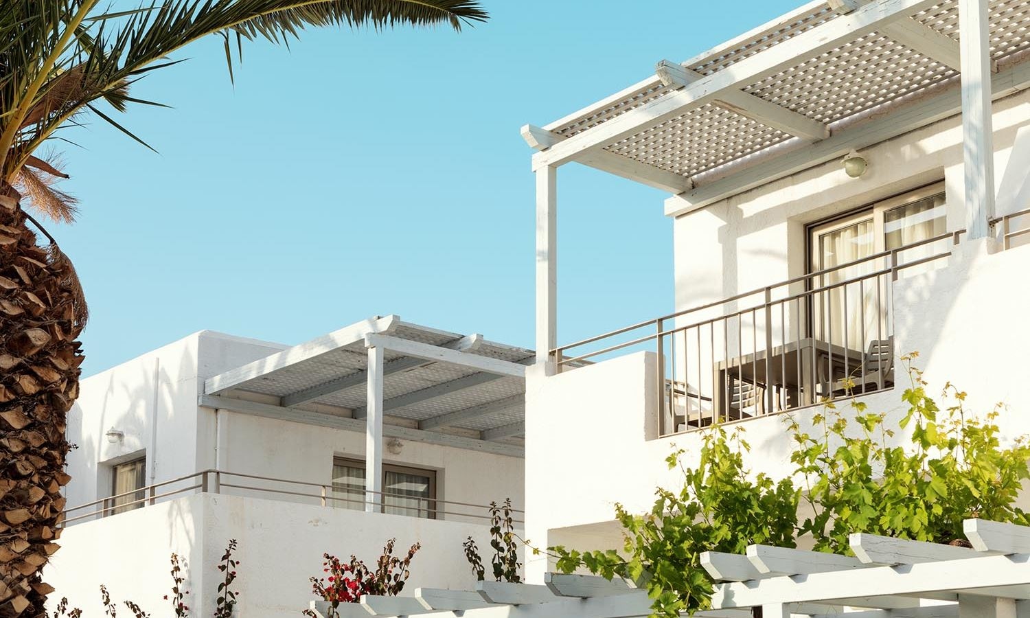 rooms-bungalow-gardenpoolview