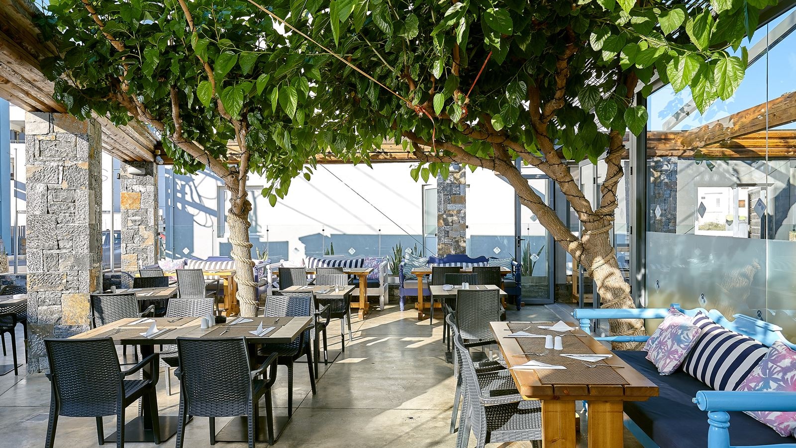 restaurants-pollis-restaurant