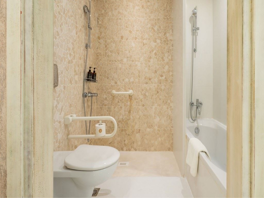 rooms-twin-land-view-customised-for-mobility-needs