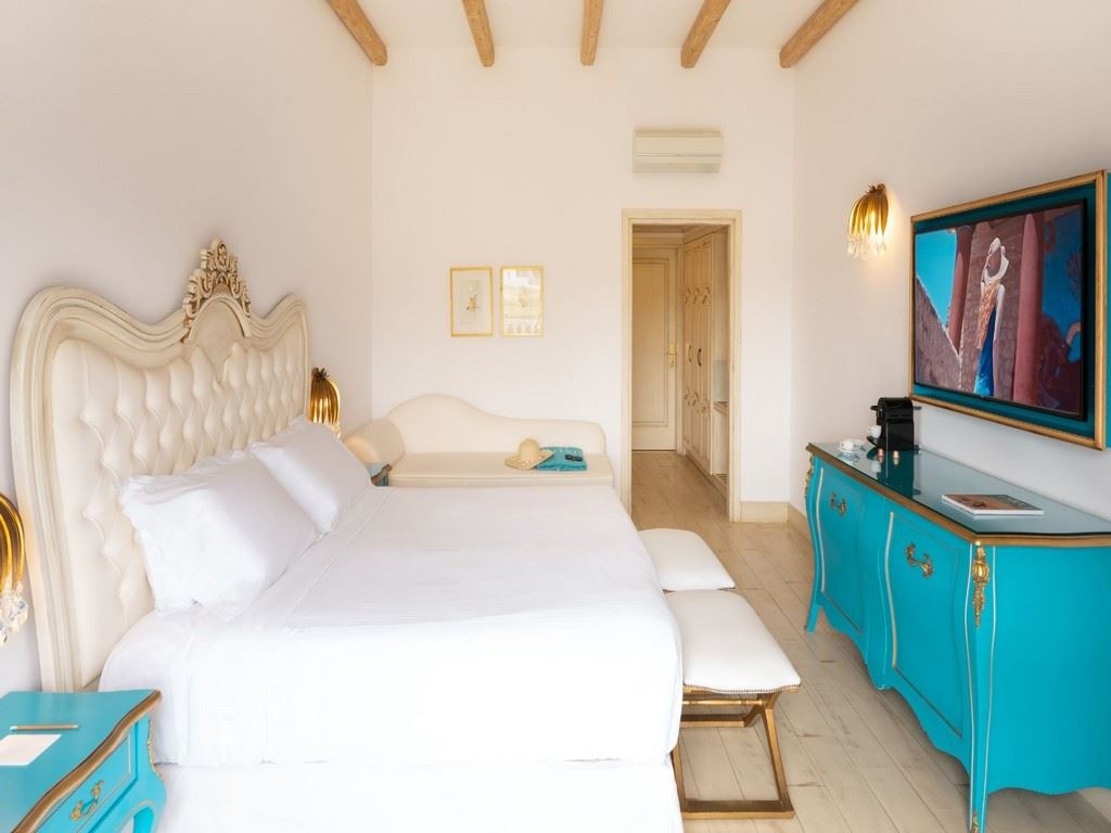 rooms-twin-land-view-customised-for-mobility-needs