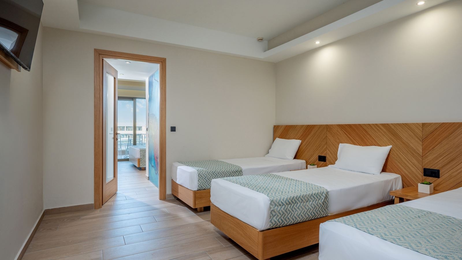 rooms-suite-with-outdoor-hottub-land-view-5-pax