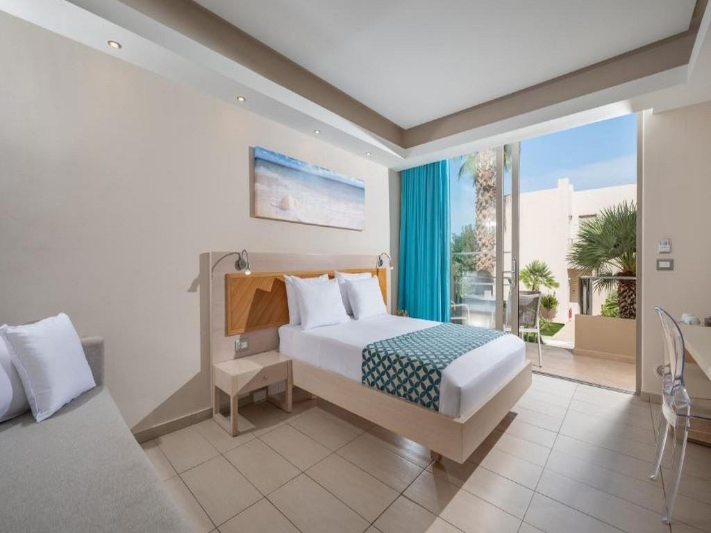 rooms-serenity-double-room-with-land-view