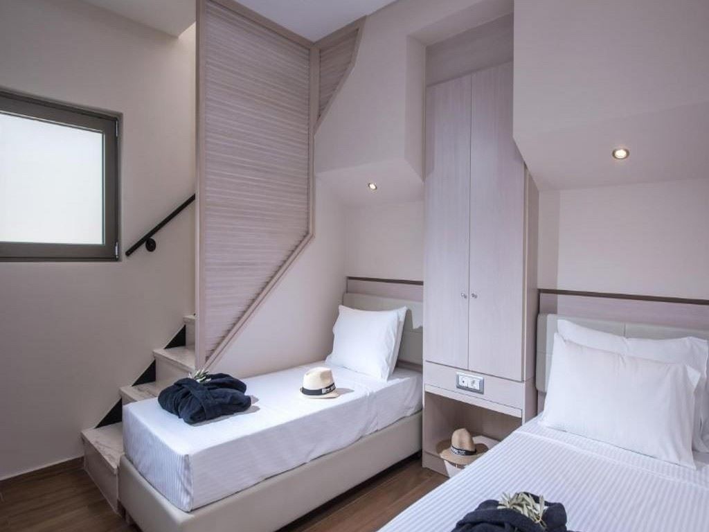 rooms-split-level-suite-with-sea-view