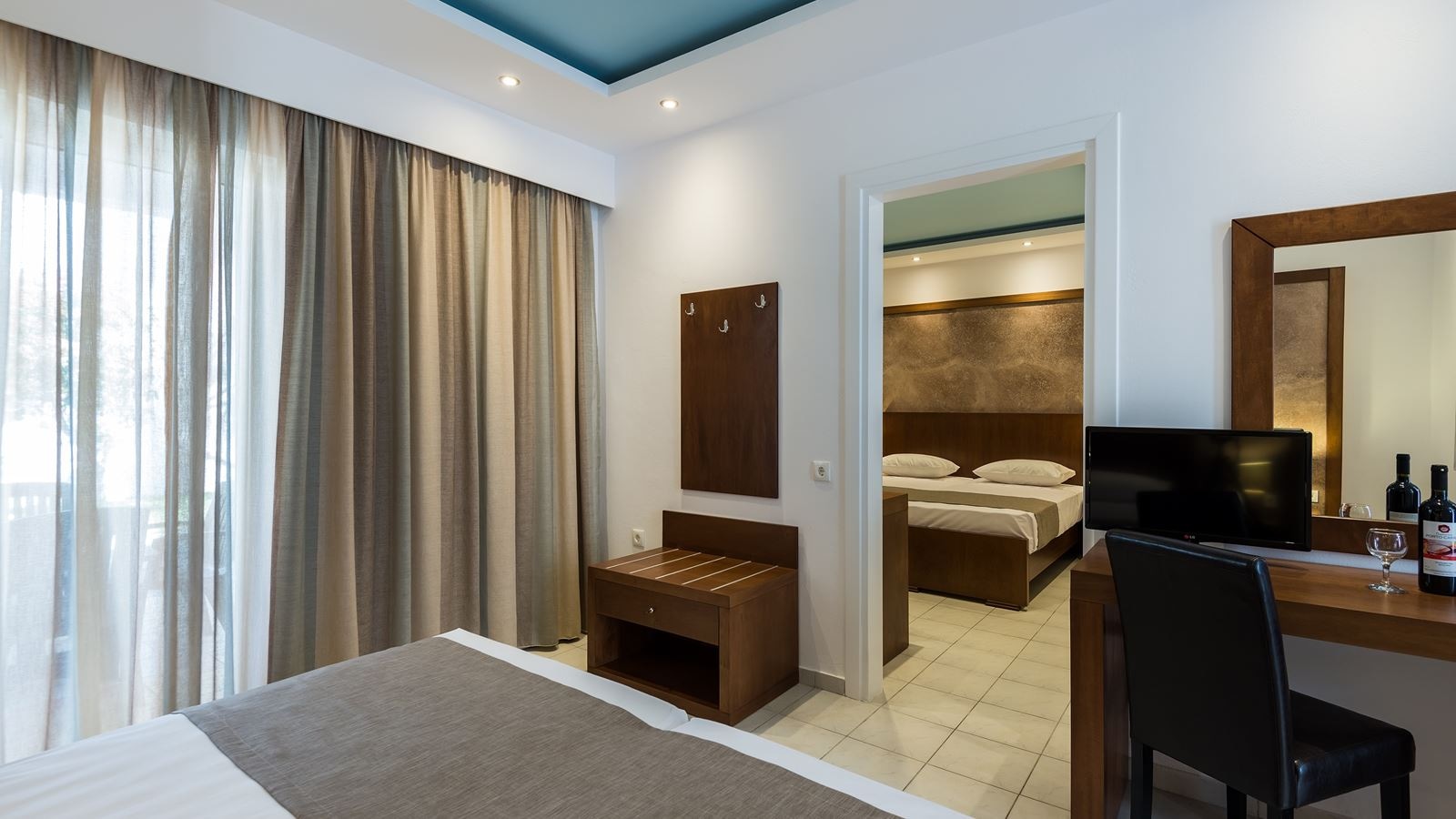 rooms-family-garden-view-with-2-bedrooms-and-balcony-or-terrace