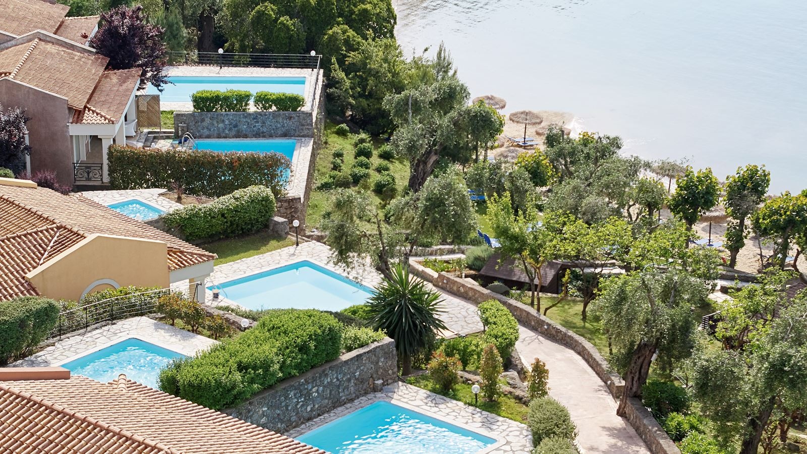 rooms-palazzina-2-private-pools-1st-row