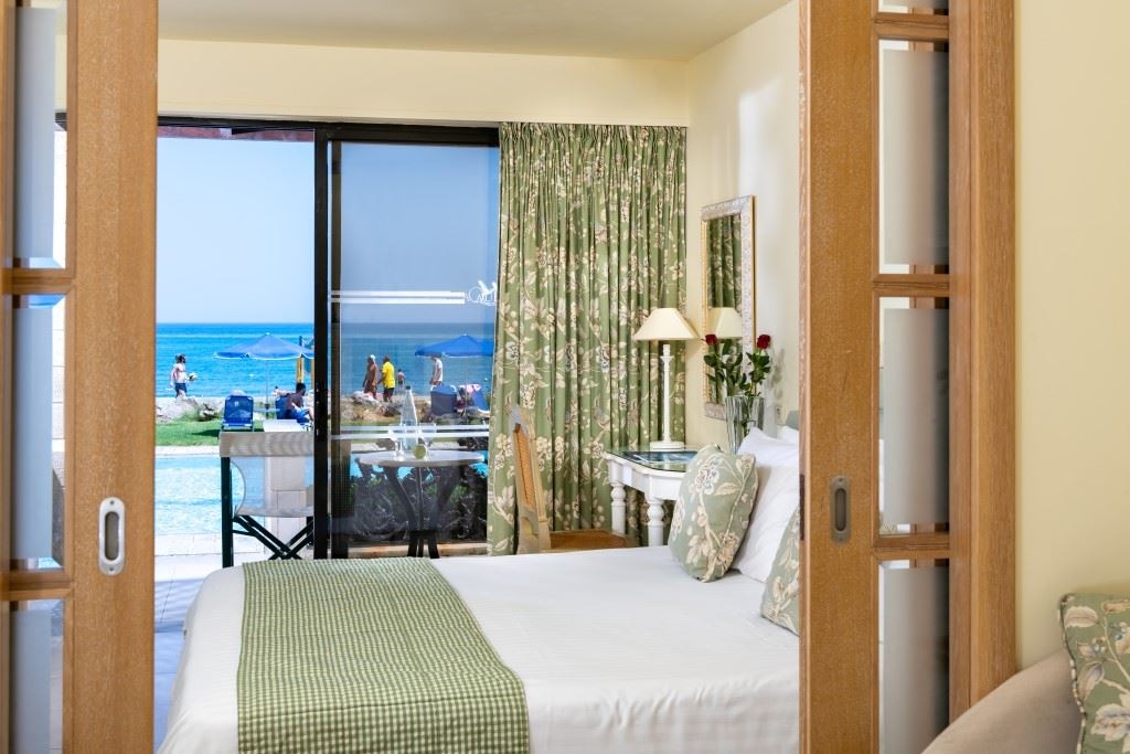 rooms-classic-family-room-seafront