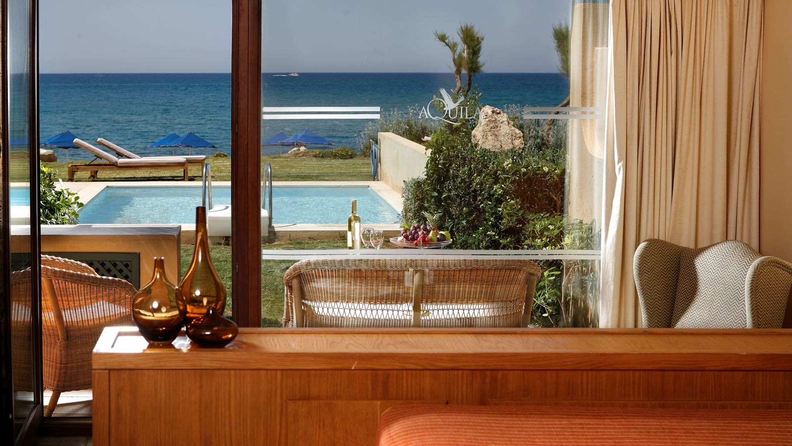 rooms-bungalow-double-beachfront-private-pool-mythica