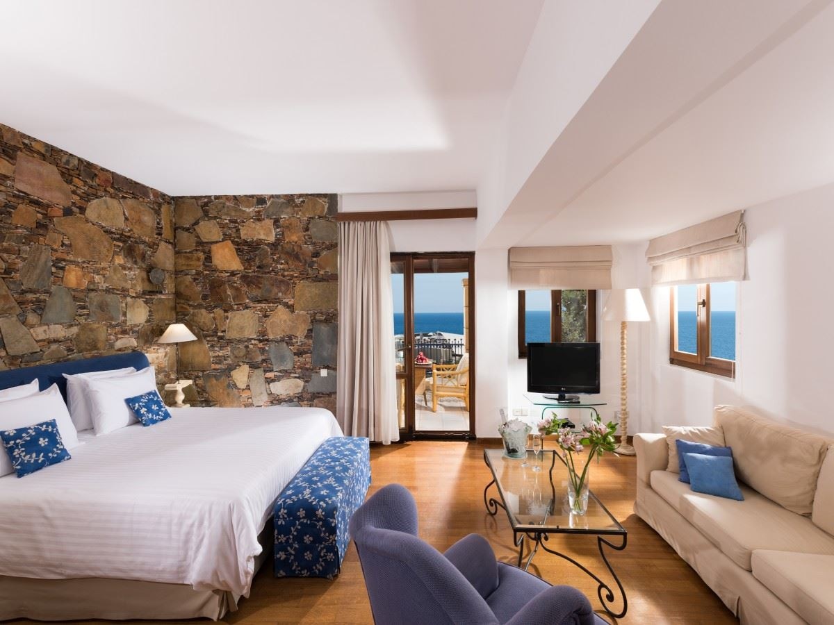 rooms-bungalow-suite-beachfront-mythica